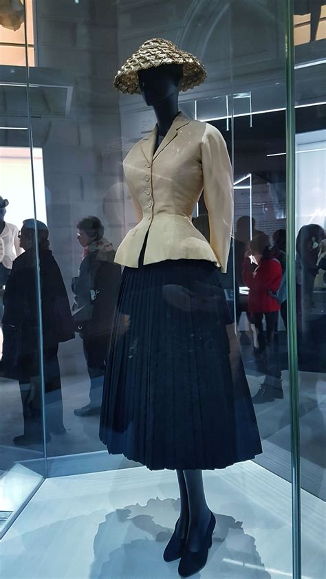 dior the bar dress|dior bar suit 1947.